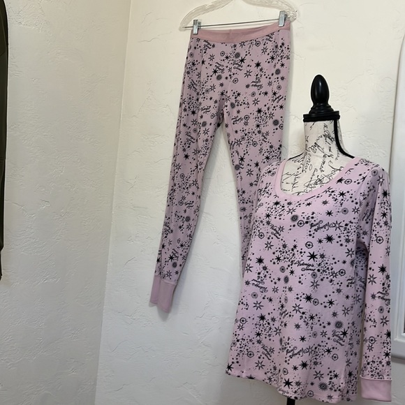 VICTORIA’S SECRET Thermal Pajama Set Pink & Black
Size Medium - Picture 3 of 15